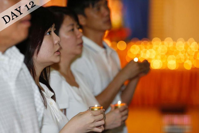 Ngày thứ 12: 19/3

Người dân hai nước Malaysia và Trung Quốc đều tổ chức lễ cầu nguyện cho các hành khách trên chuyến bay MH 370.
