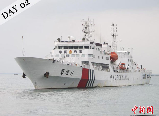 Ngày thứ 2: 9/3

Trung Quốc cử tàu quân đội, hai máy bay trực thăng cùng rất nhiều tàu thuyền và cánh sát biển đến khu vực Biển Đông để tìm kiếm MH 370. Đến đêm, số lượng máy bay cứu hộ triển khai đã lên tới 35 chiếc, 40 tàu biển và phạm vi tìm kiếm đã mở rộng.
