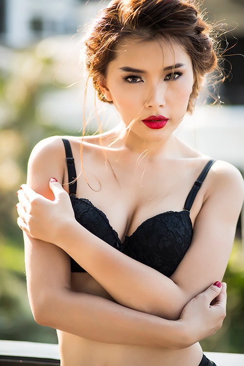 quot;Siêu vòng 3quot; Lan Hương nóng bỏng với nội y - 9