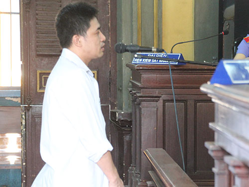 Bà giáo già khóc nghẹn vì con phạm tội giết người - 1