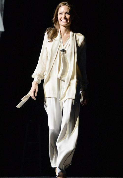 Angelina Jolie lại gây sốc vì gầy trơ xương - 2