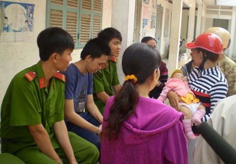 Vụ cô dâu 15 tuổi: Chú rể vào tù, cha mẹ vợ bị phạt - 1
