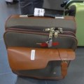Tin tức - Hành khách Vietnam Airlines “tố” bị bẻ khóa vali