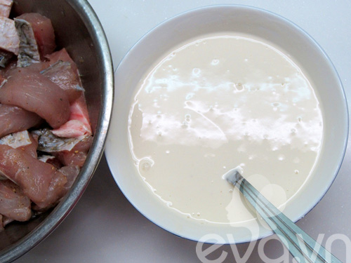 Cuối tuần làm cá chẽm chiên giòn - 8