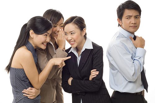 Suýt mất việc vì nói xấu sếp bị bắt quả tang - 1