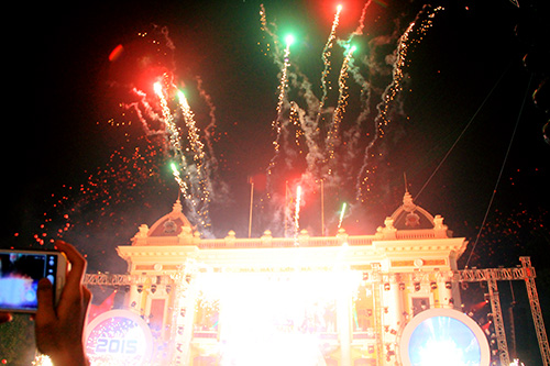 Nhà hát lớn Hà Nội đẹp lung linh đêm giao thừa - 10