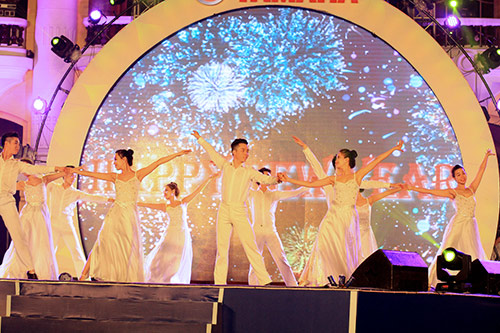 Nhà hát lớn Hà Nội đẹp lung linh đêm giao thừa - 6