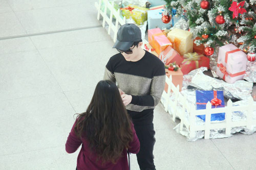 Nathan Lee một mình sang Thái đón năm mới - 2