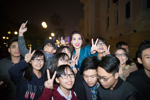 Hà Hồ sexy khó cưỡng trong lễ hội âm nhạc đếm ngược - 3