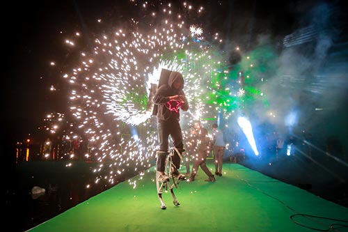 Hà Hồ, Tuấn Hưng khuấy động thời khắc chuyển giao tại Thủ đô - 1