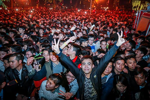 Hà Hồ, Tuấn Hưng khuấy động thời khắc chuyển giao tại Thủ đô - 3