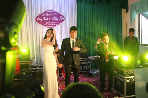 Công Vinh làm đám cưới giản đơn ở quê nhà - 16