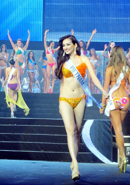 Câu chuyện đằng sau những người đẹp đi thi quốc tế - 1