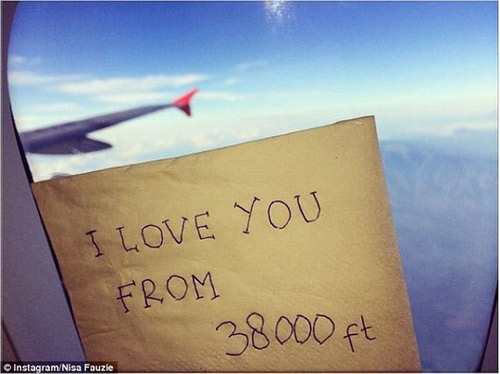 Nữ tiếp viên QZ8501 quot;yêu anh từ 11.582mquot;: Dân mạng xót thương - 2