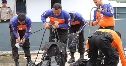 Nạn nhân QZ8501 vẫn ngồi ghế, thắt dây an toàn - 2