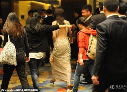 Lưu Diệc Phi xinh đẹp như nữ hoàng tại sự kiện - 4