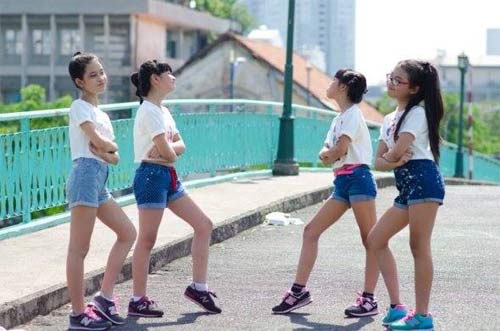 Vợ chồng Lê Khánh ăn bánh tráng vỉa hè sau lễ cưới - 12