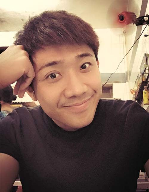 Vợ chồng Lê Khánh ăn bánh tráng vỉa hè sau lễ cưới - 9