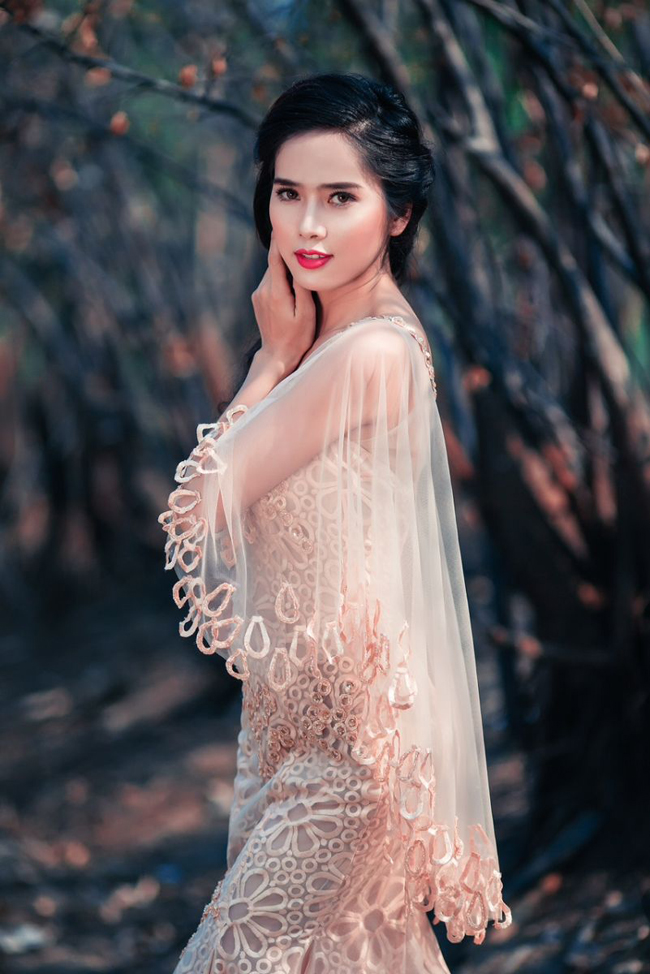 Drama&nbsp;Mùa oải hương năm ấy&nbsp;là một bộ phim tình cảm lãng mạn đầu tiên của Việt Nam được thực hiện đúng chuẩn Drama Hàn Quốc, được quay bằng hệ thống máy quay chuyên dụng trong sản xuất phim nhựa. Vẻ đẹp thiên thần của dàn diễn viên trẻ Bella Mai, Ngọc Thảo và Sỹ Thanh đã góp phần quan trọng tạo nên những cảnh quay lãng mạn, tuyệt vời.
