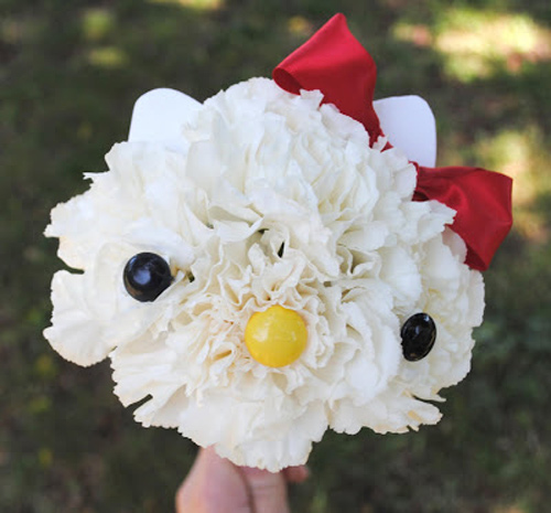 Mất vài phút cắm bó hoa Hello Kitty giá 4 triệu đồng - 7