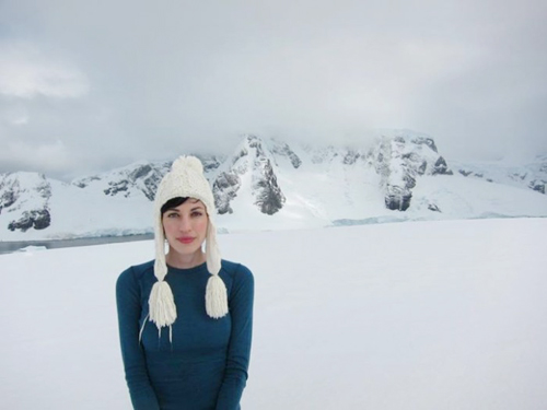 Ngắm chân dung bà xã của Kỵ sỹ bóng đêm - 10