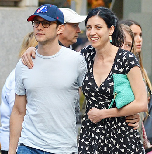 Ngắm chân dung bà xã của Kỵ sỹ bóng đêm - 16