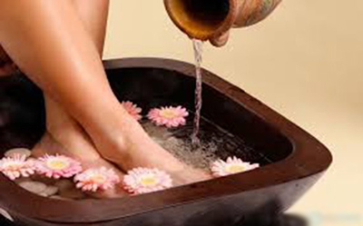 Lạnh chân, xỏ tất khi đi ngủ là sai lầm! - 2