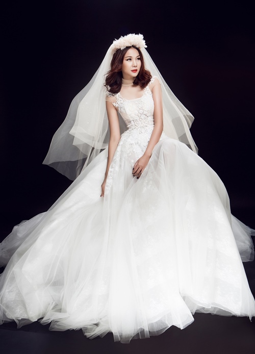 Thanh Hằng lộng lẫy với váy cưới xuyên thấu - 4