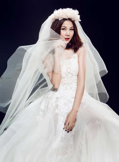 Thanh Hằng lộng lẫy với váy cưới xuyên thấu - 5