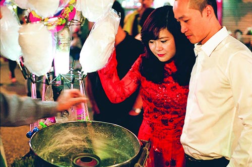 Thiệp cưới độc đáo “Ngày thoát ế” của cặp đôi 8X gây bão mạng - 8