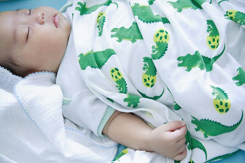 Kinh nghiệm quot;xương máuquot; trị con ngủ hay đạp chăn - 1