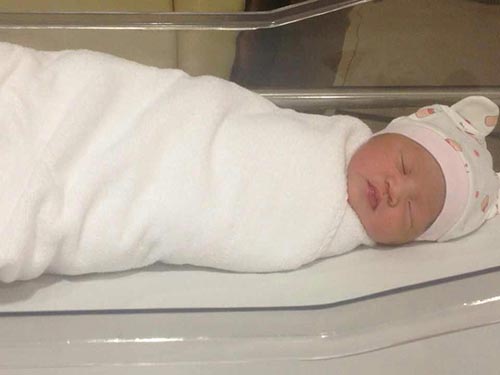 Đài Trang The Bells đã sinh con gái đầu lòng - 3