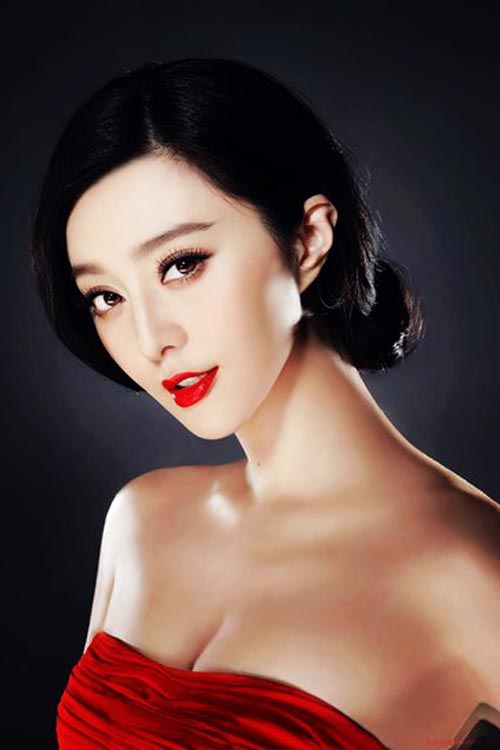 Bí quyết trang điểm cho vòng một căng tròn - 1