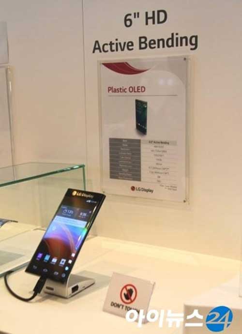 Lộ diện smartphone màn hình cong 2 bên của LG - 1