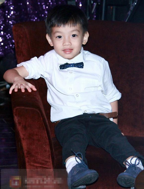 Tuyển tập quần jeans chất lừ của con trai Hồ Ngọc Hà - 8