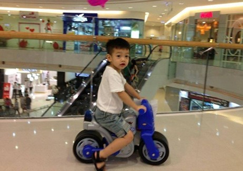 Tuyển tập quần jeans chất lừ của con trai Hồ Ngọc Hà - 18