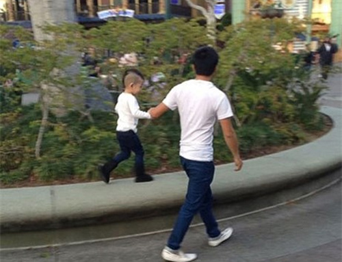 Tuyển tập quần jeans chất lừ của con trai Hồ Ngọc Hà - 15