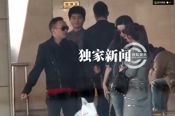 Fan bất ngờ khi Phạm Băng Băng đeo nhẫn đính hôn - 2