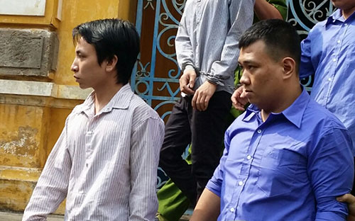 Giả công an vòi tiền người đi đường - 1