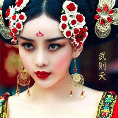 Khen chê quanh các Võ Tắc Thiên phiên bản Việt - 1