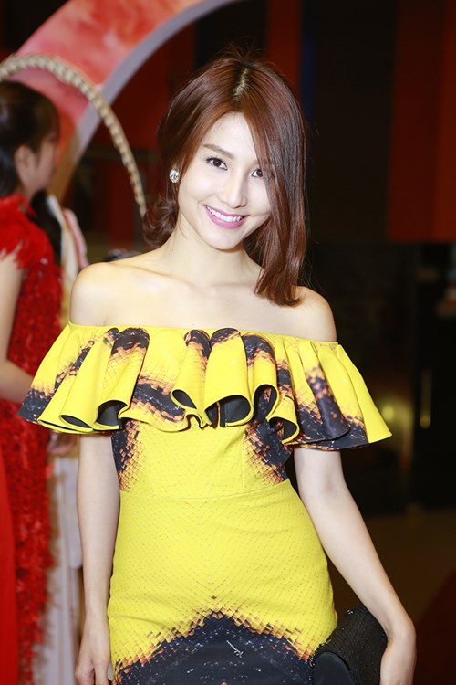Diễm My 9X gợi cảm hơn sau khi chia tay bạn trai đại gia - 1