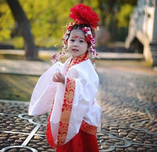 Ngất ngây với cô bé giả Võ Tắc Thiên “phiên bản nhí” - 1