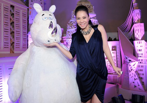 Thời trang bầu bí sành điệu hơn người của Thu Minh - 2