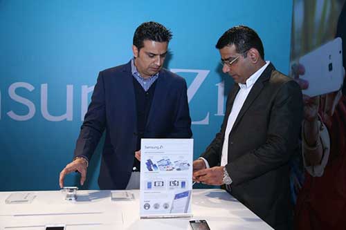 Samsung chính thức trình làng smartphone đầu tiên chạy Tizen - 11
