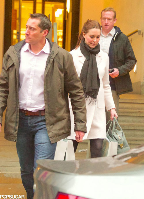 Bầu 33 tuần, Công nương Kate vẫn khệ nệ xách đồ - 3