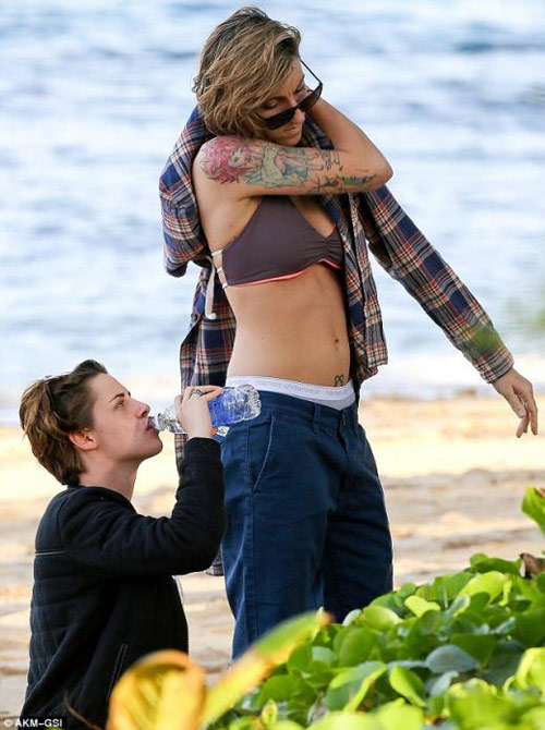 Bầu 33 tuần, Công nương Kate vẫn khệ nệ xách đồ - 8