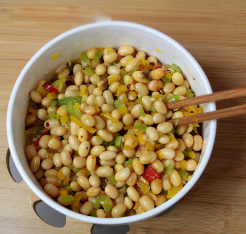 Salad hạt đậu nành: Lạ mà ngon! - 4