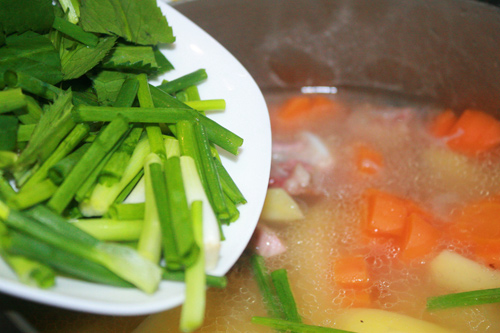 Canh khoai tây sườn nóng hổi - 14