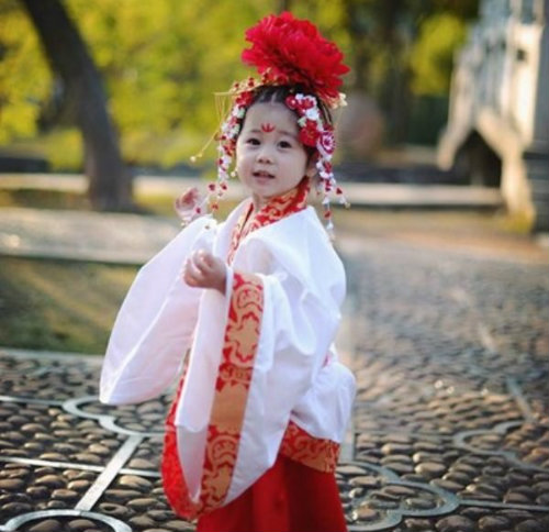 Giới trẻ #039;sốt#039; trào lưu hóa Võ Tắc Thiên bằng ứng dụng điện thoại - 7