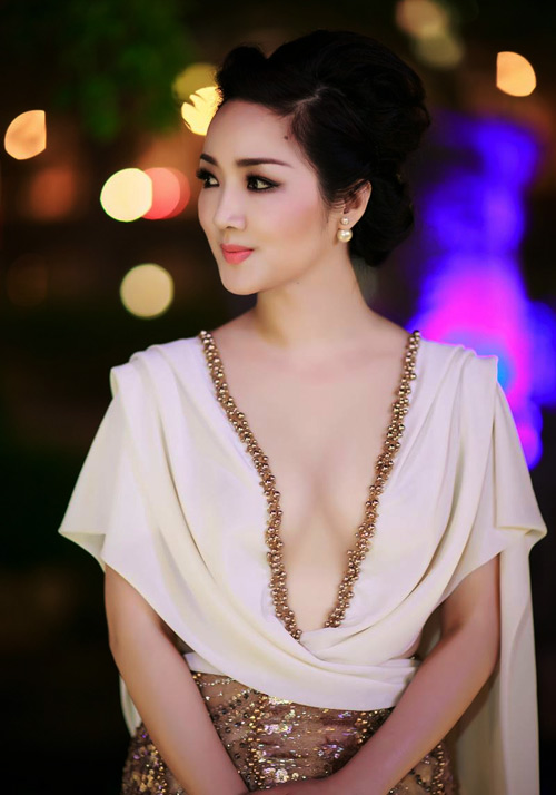 Giáng My: Hoa hậu chăm khoe vòng 1 nhất nhì showbiz - 5